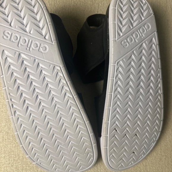 2020 Adidas summer sandal - Picture 2 of 3